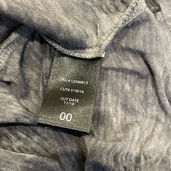 TORRID Womens Super Soft Grey Skull Top Tshirt Size 00/Medium - Picture 11 of 12